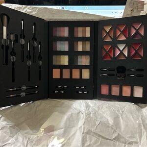 Jasmine la Belle Cosmetics 73 Pc Deluxe Kit This Huge Set Includes Brushes Eyes